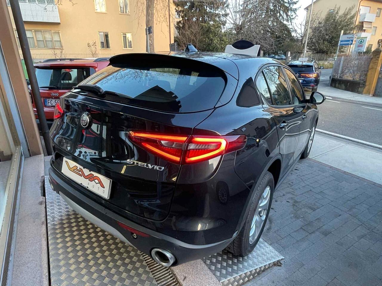 Alfa Romeo Stelvio 2.2 Turbodiesel 160 CV AT8 RWD Business