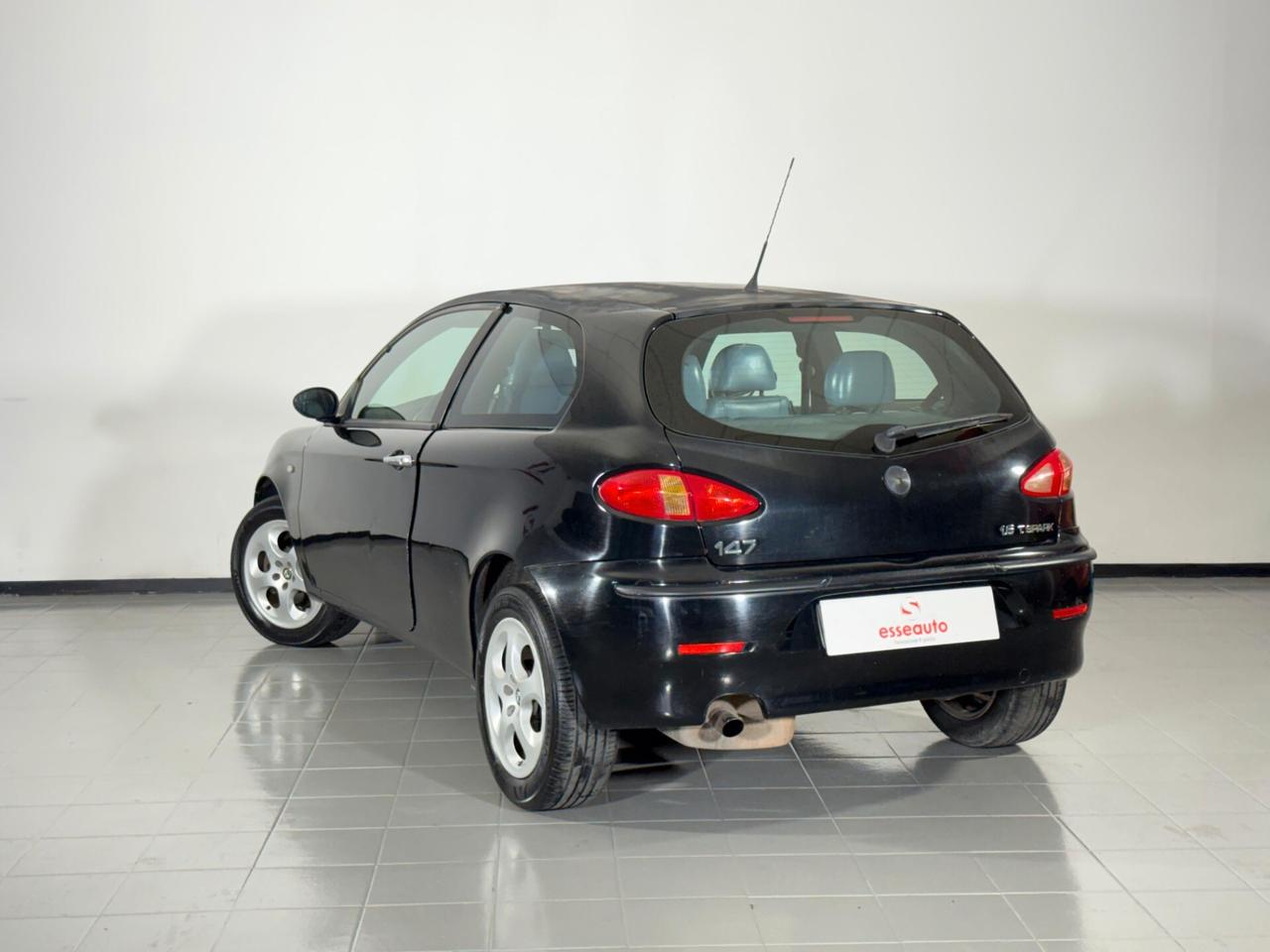 Alfa Romeo 147 1.6i 16V Twin Spark cat 3p. Distinctive