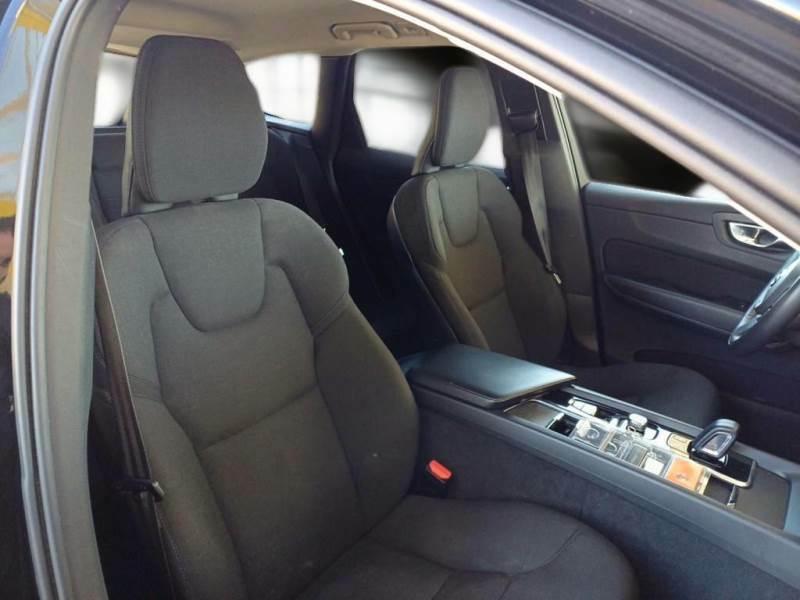 VOLVO XC60 B4 D AWD automatico Momentum Pro