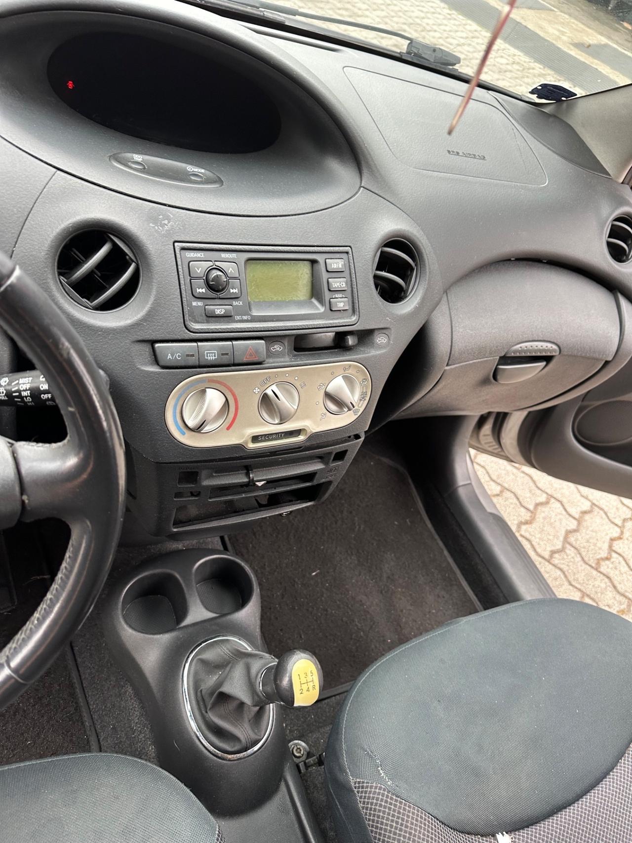 Toyota Yaris 1.0i 16V cat 5 porte Expo Clima