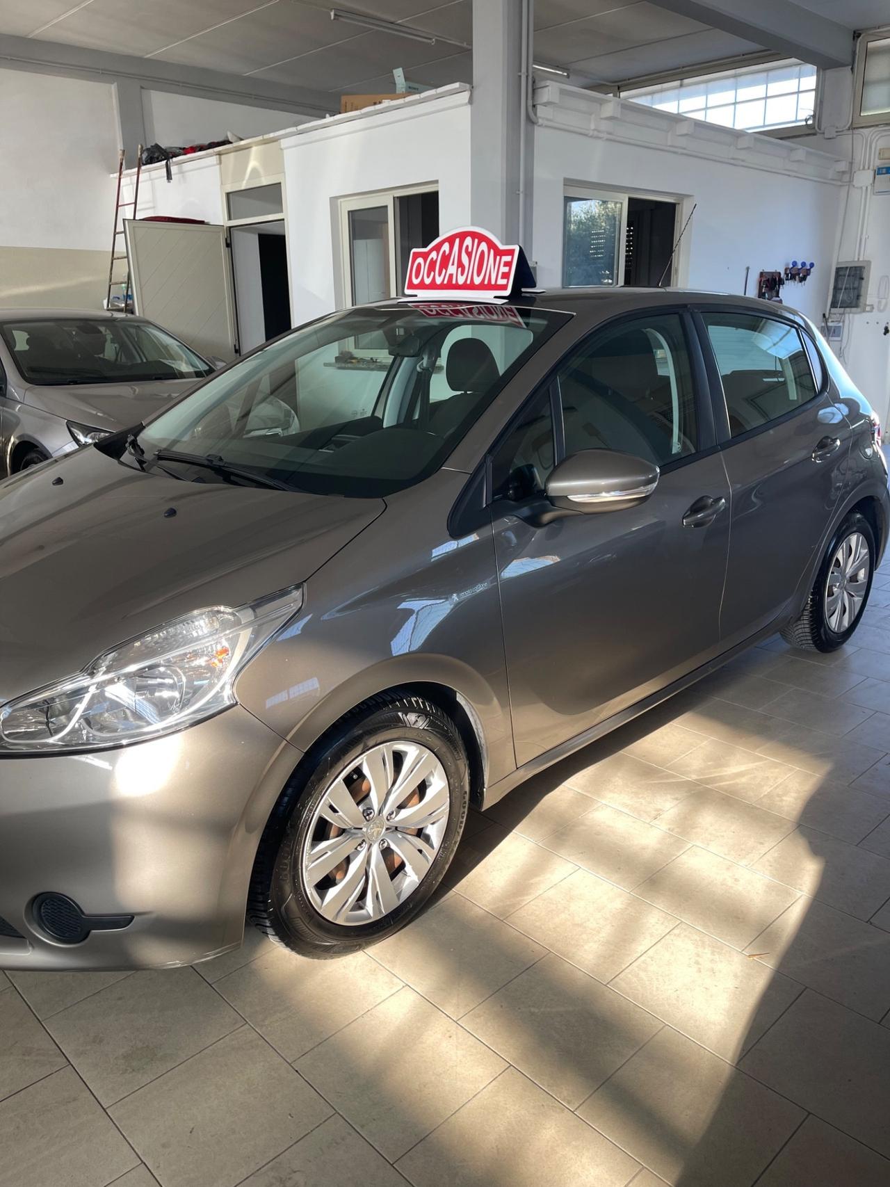 Peugeot 208 1.4 HDi 68 CV 5 porte Allure