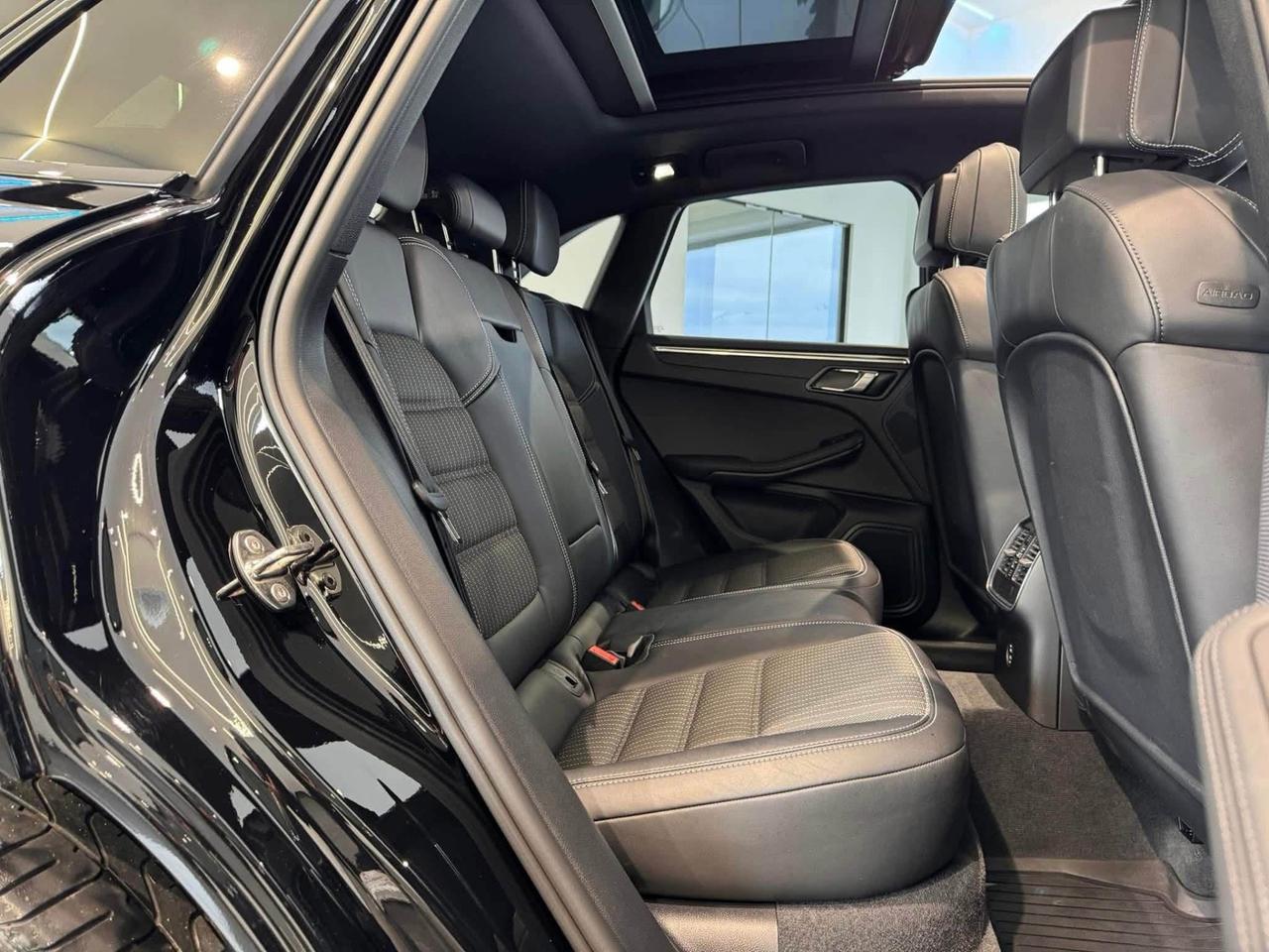 Porsche Macan 2.0 T 265cv scarico ,tetto apribile in garanzia