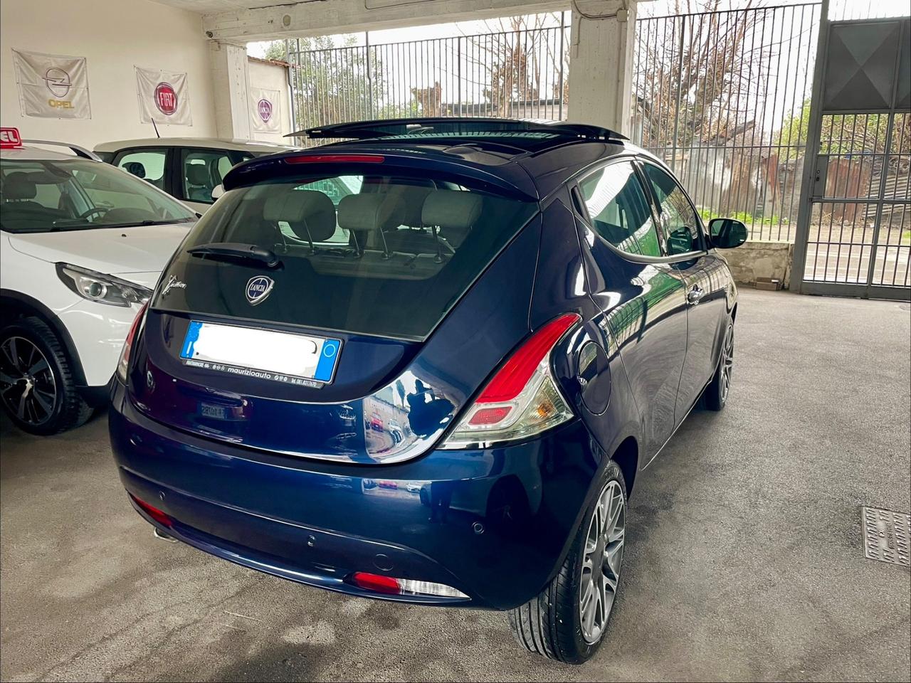 Lancia Ypsilon 1.2 69 CV 5 porte GPL Ecochic Unyca tetto nav sensori pelle
