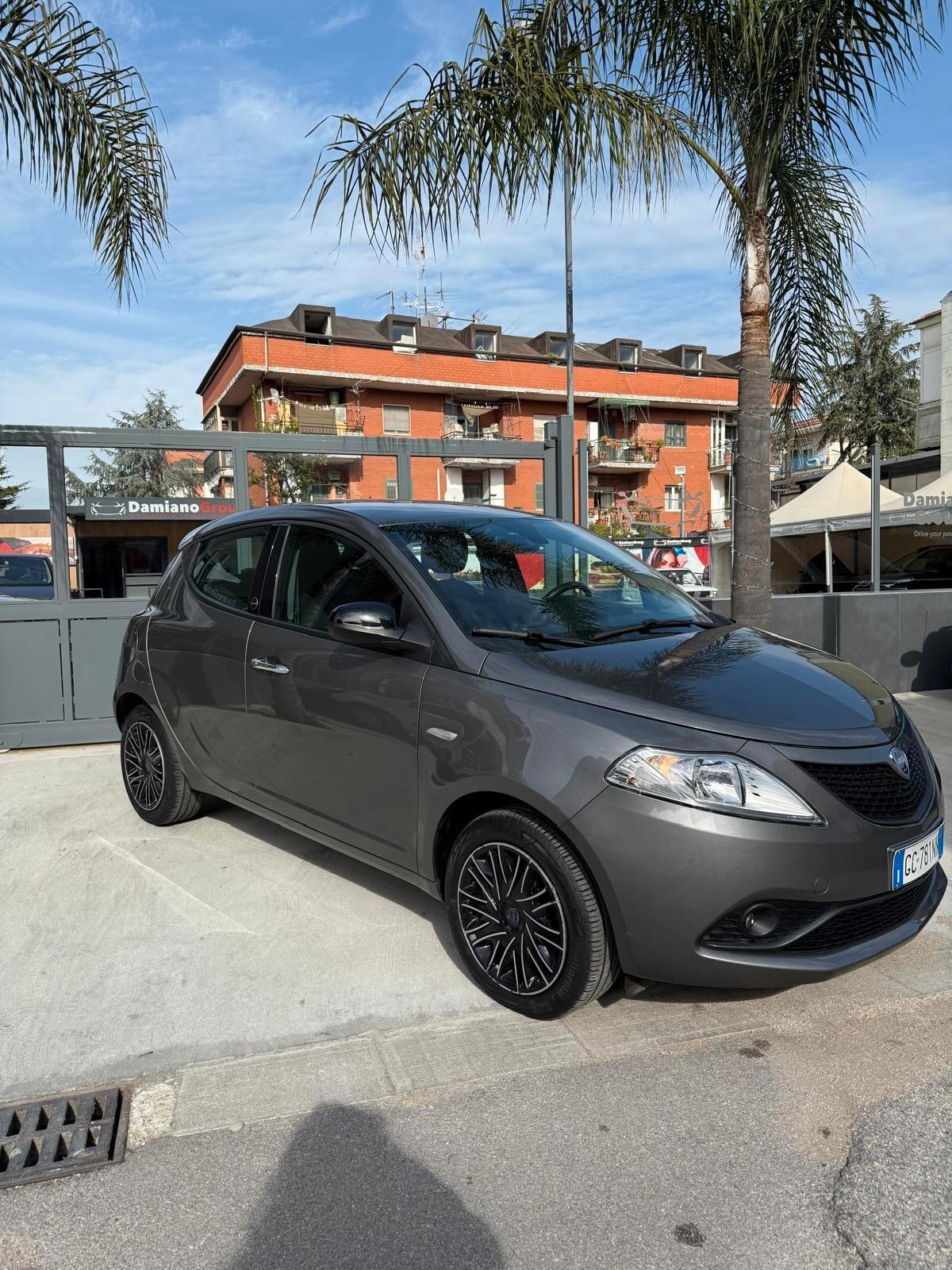 Lancia Ypsilon 1.0 FireFly 5 porte S&S Hybrid Ecochic Gold