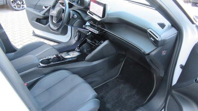 Peugeot 2008 PureTech 130 S&S EAT8 GT