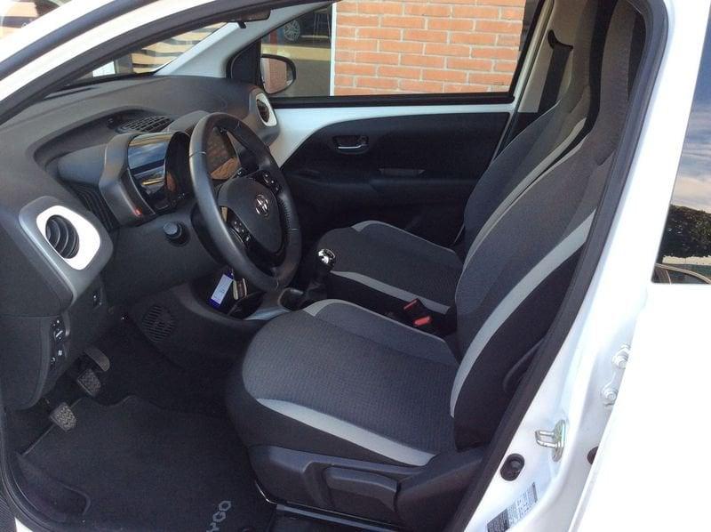 Toyota Aygo Aygo Connect 1.0 VVT-i 72 CV 5 porte x-play