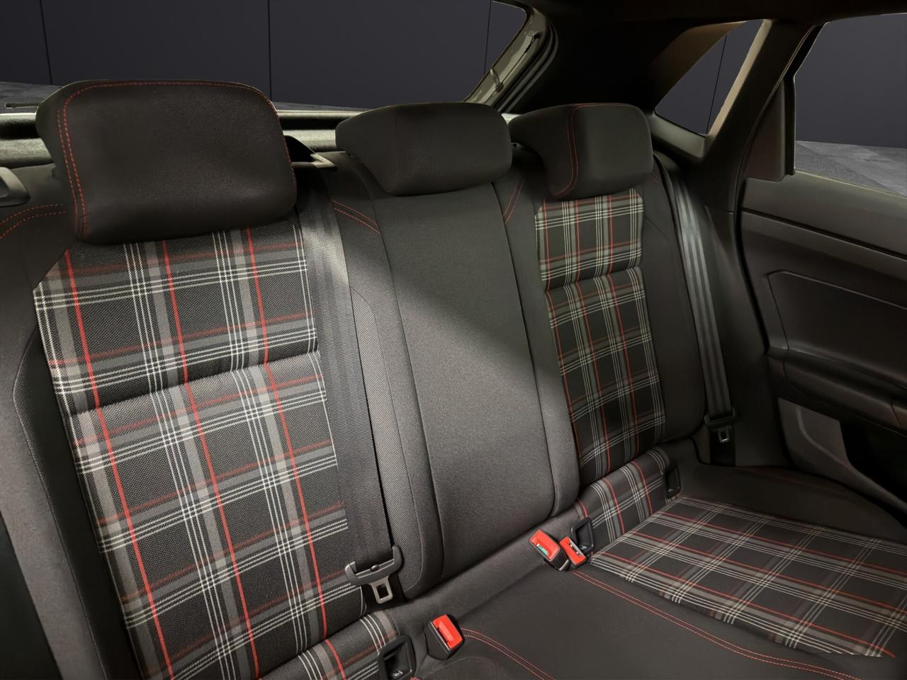 Volkswagen Polo 2.0 TSI DSG GTI