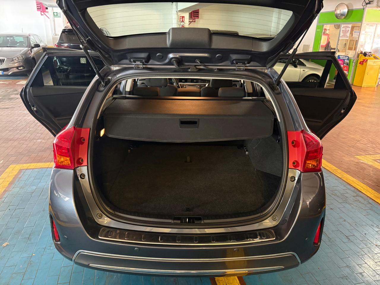 Toyota Auris Touring Sports 1.8 Hybrid Lounge