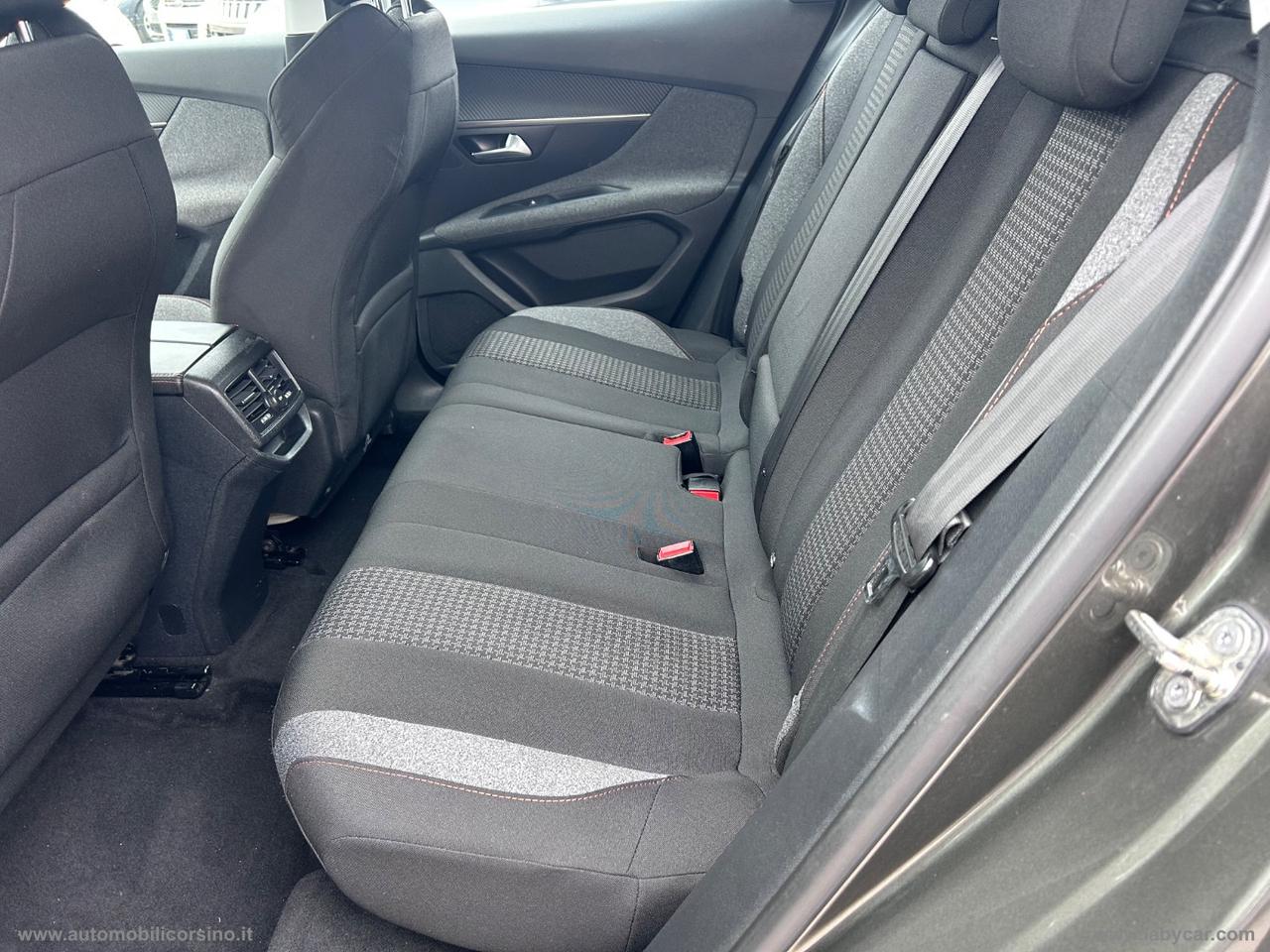 PEUGEOT 3008 BlueHDi 120 S&S Business