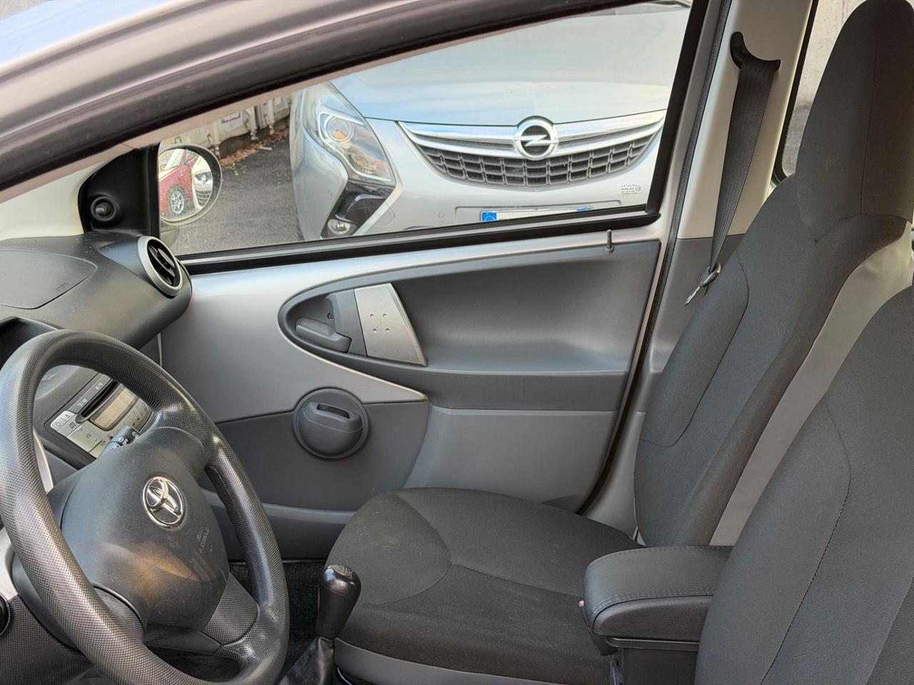 Toyota Aygo 1.0 12V VVT-i 5 porte Sol