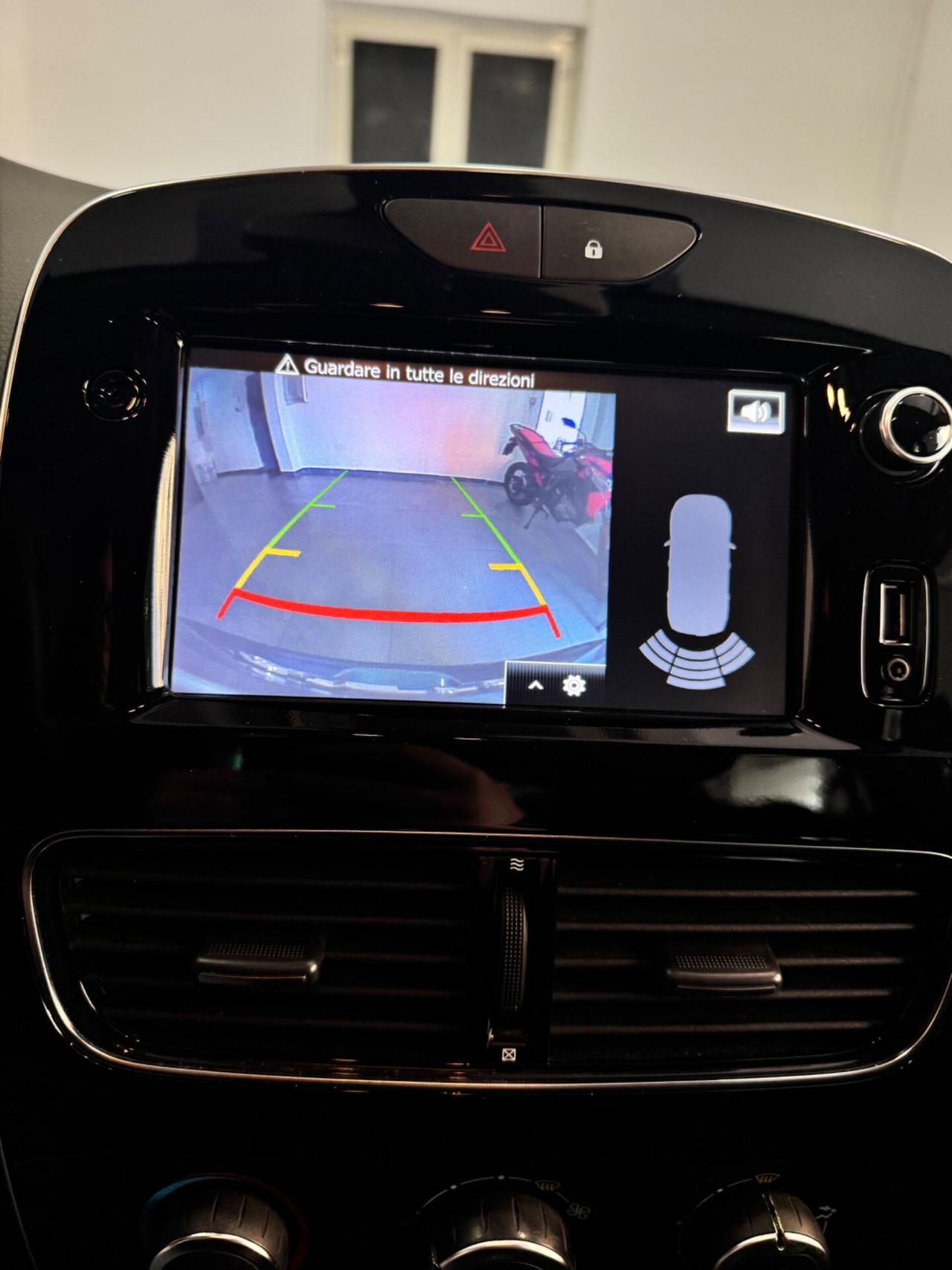 Renault Clio TCe 12V 75 CV 5 porte Moschino Intens