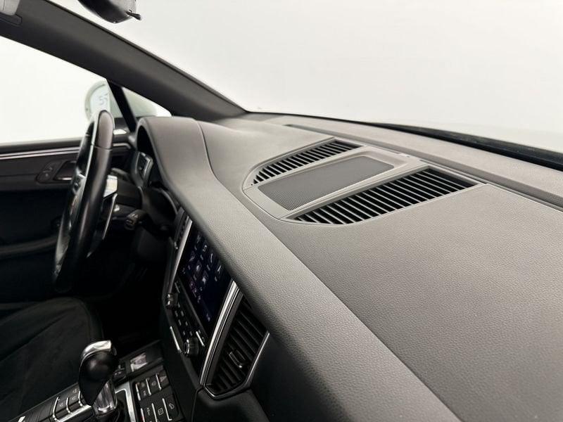 Porsche Macan 2.0 TETTO PANORAMICO - SOSP - IVA ESPOSTA