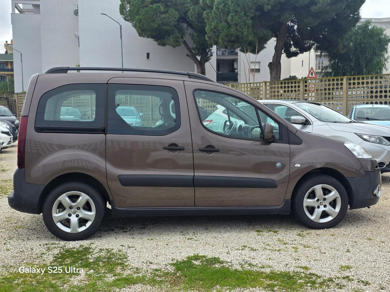 Peugeot Partner Tepee 1.6 HDi 92CV Outdoor 2015