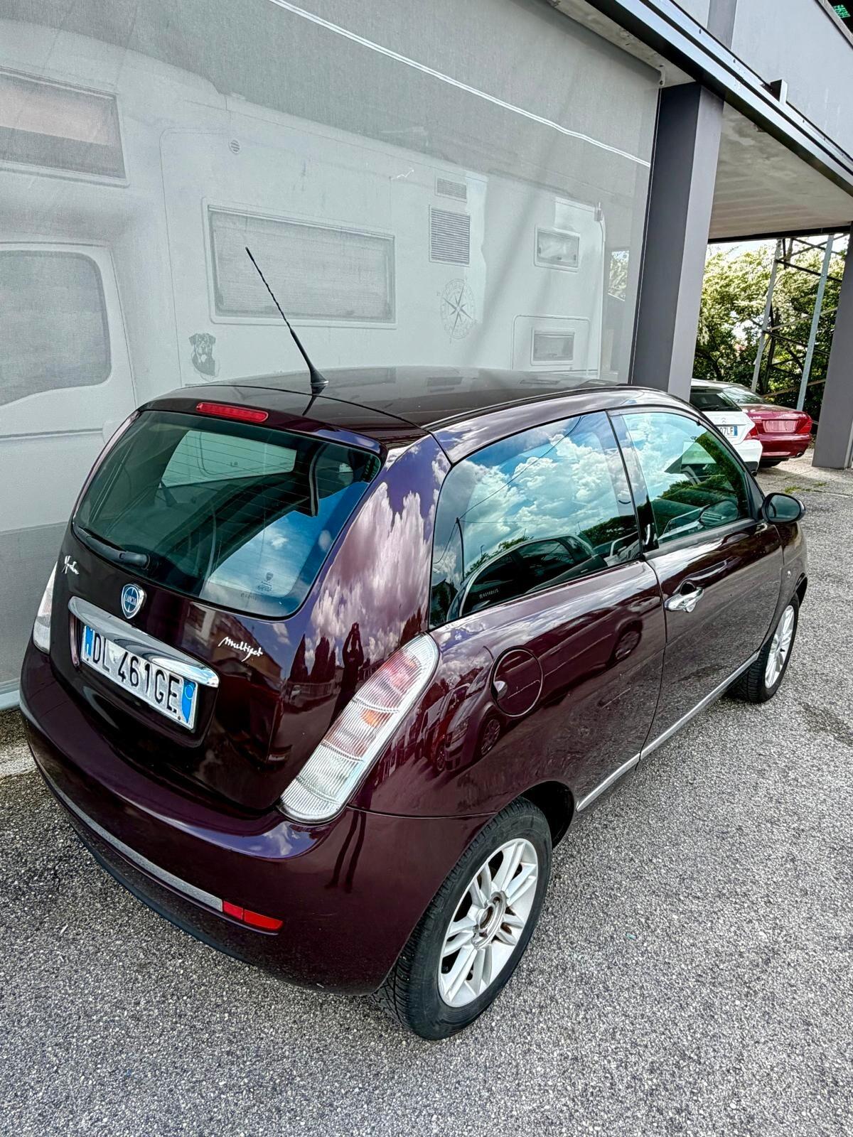 Lancia Ypsilon 1.3 MJT 75 CV Platino