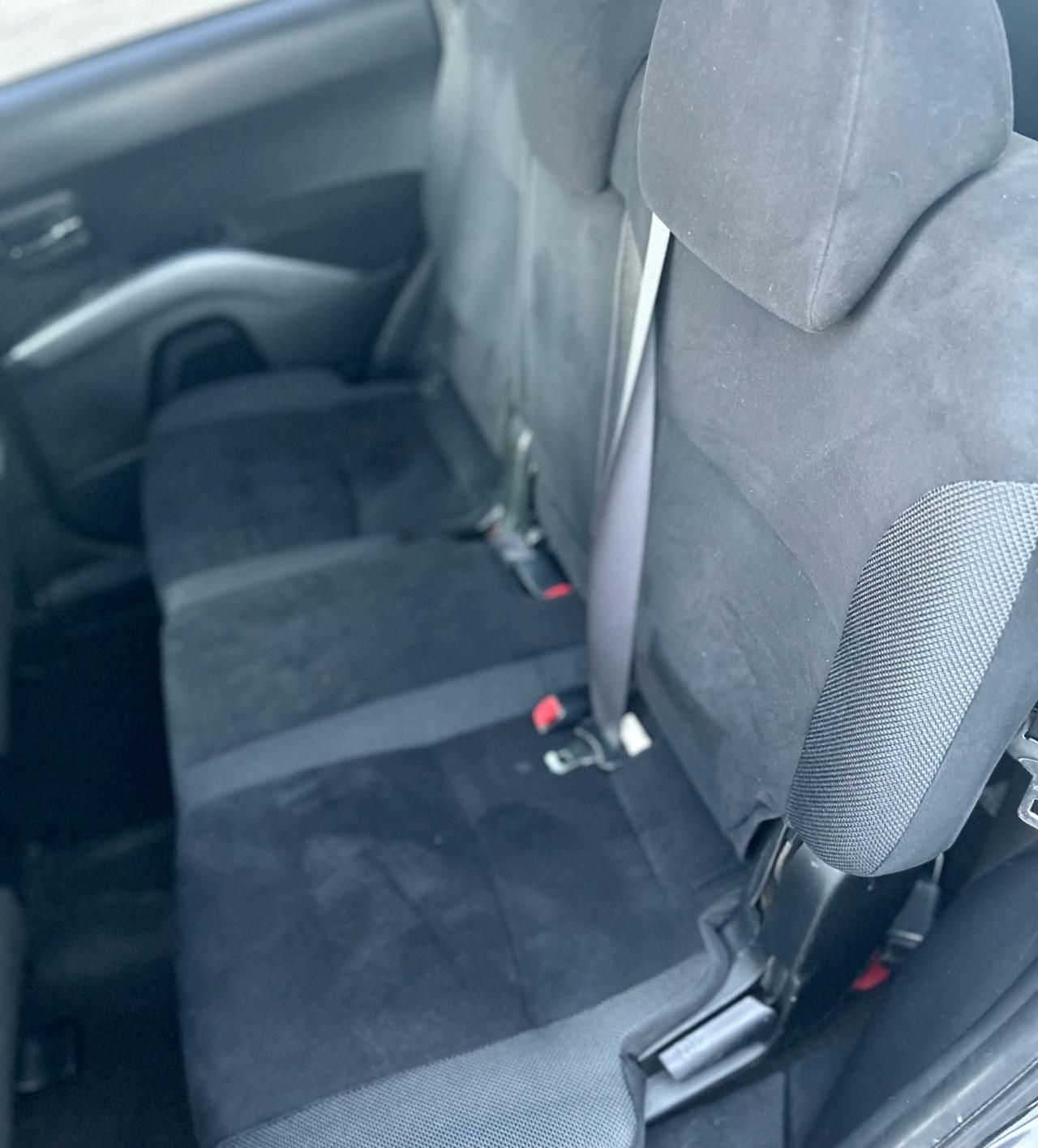 Mitsubishi Outlander 2.0 DI-D Instyle 7 POSTI