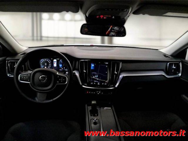 VOLVO V60 B4 (d) Geartronic Momentum Business IN ARRIVO