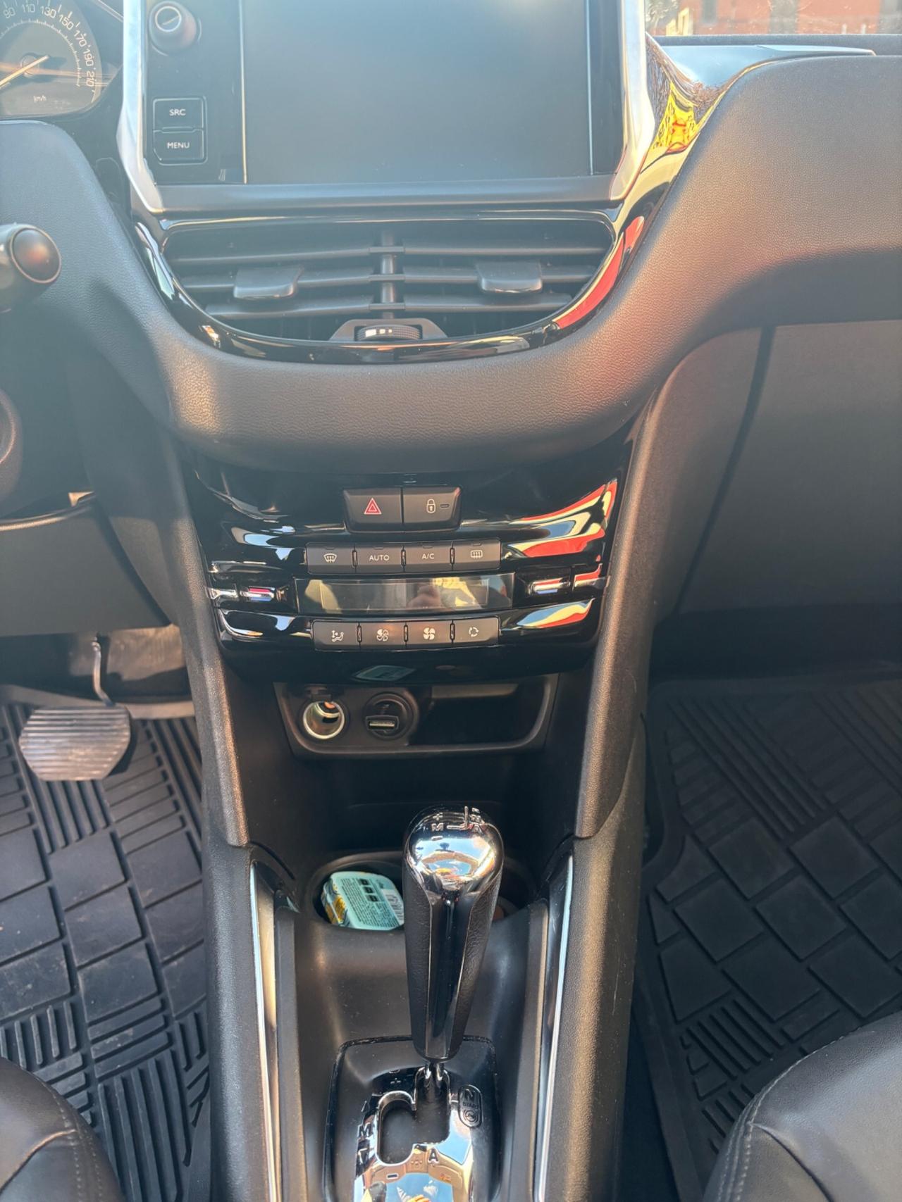 Peugeot 208 BlueHDi 2014