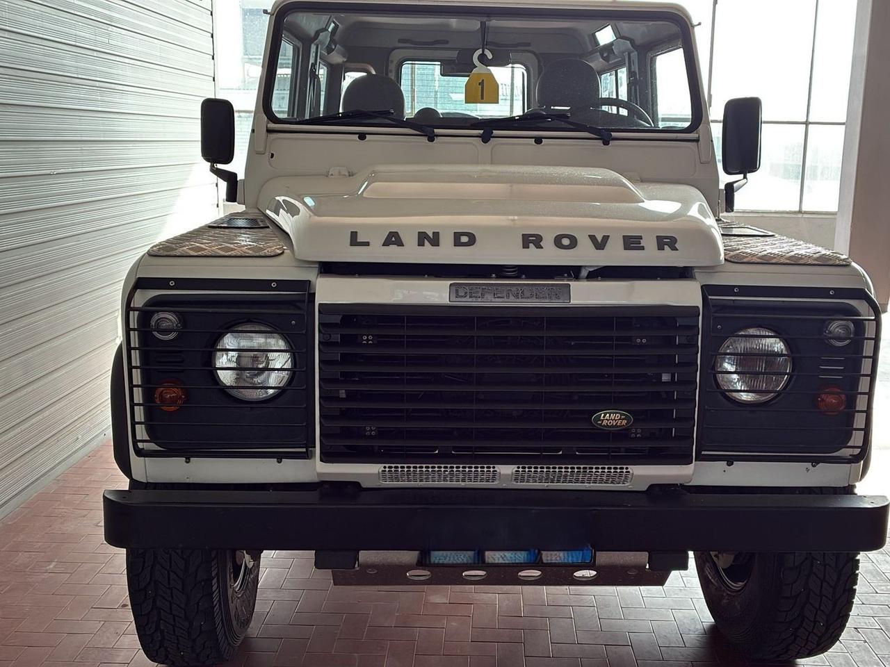 Land Rover Defender 2.4 td se sw