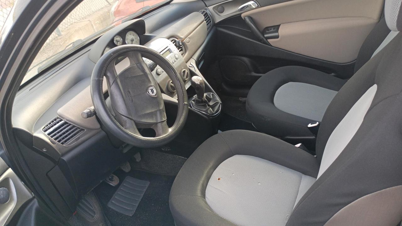 Lancia Ypsilon 1.3 MJT 75 CV Argento