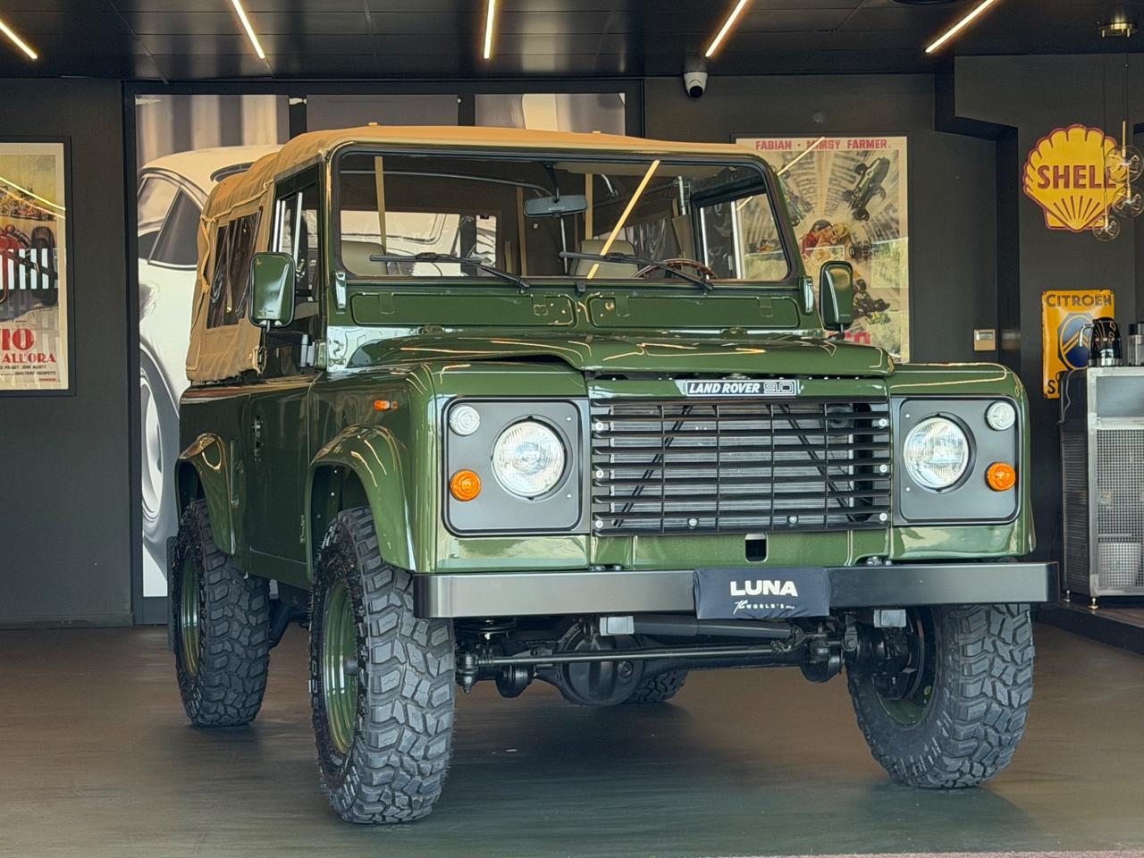 Land Rover Defender 90 diesel Soft-top 19J