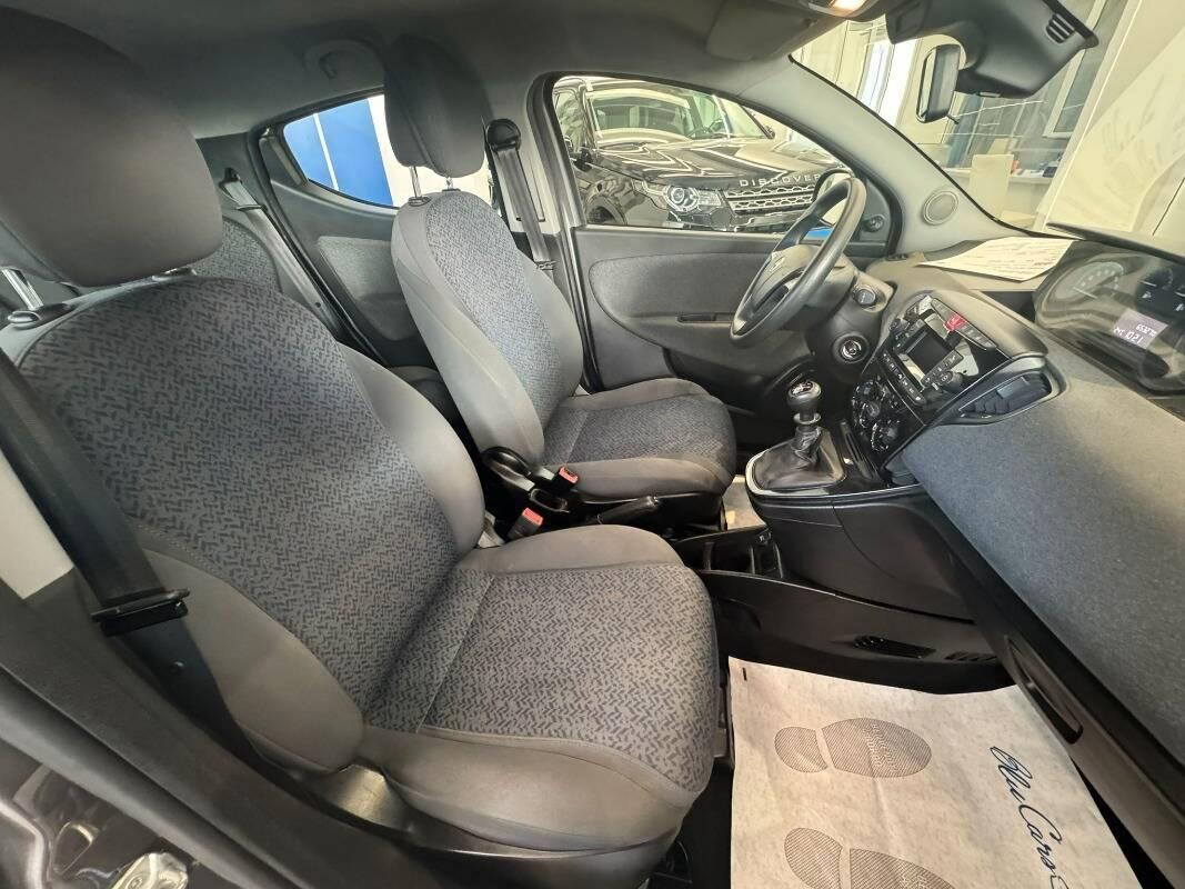 Lancia Ypsilon III 1.0 firefly hybrid Silver s&s 70cv