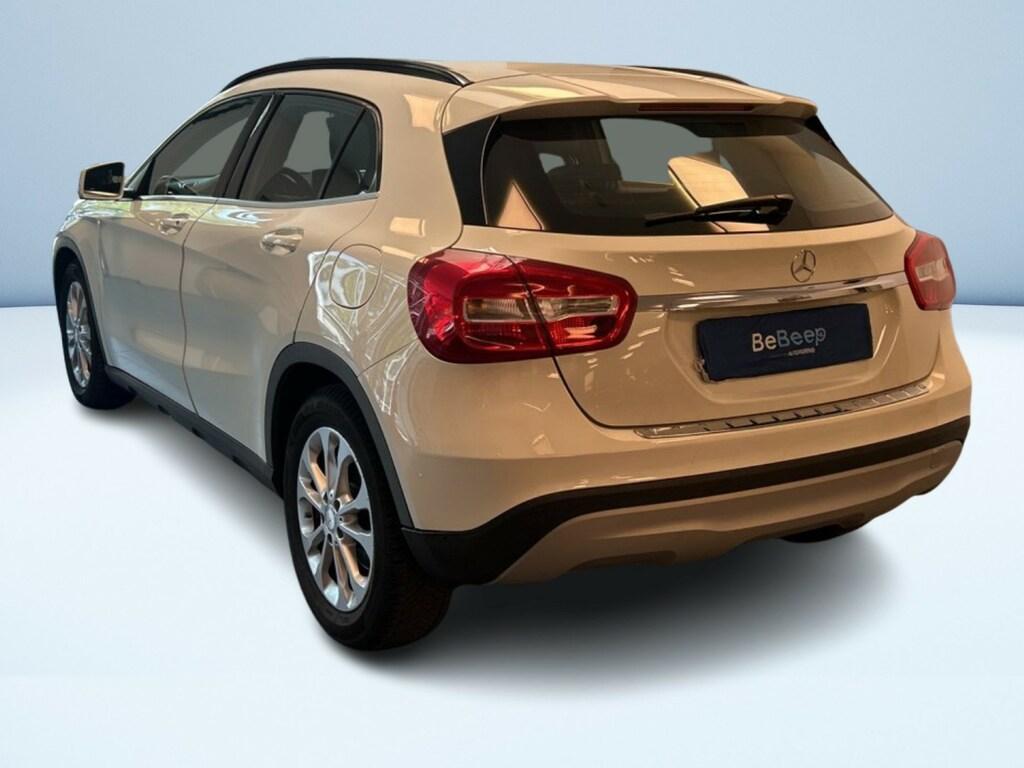 Mercedes GLA 180 180 Business 7G-DCT