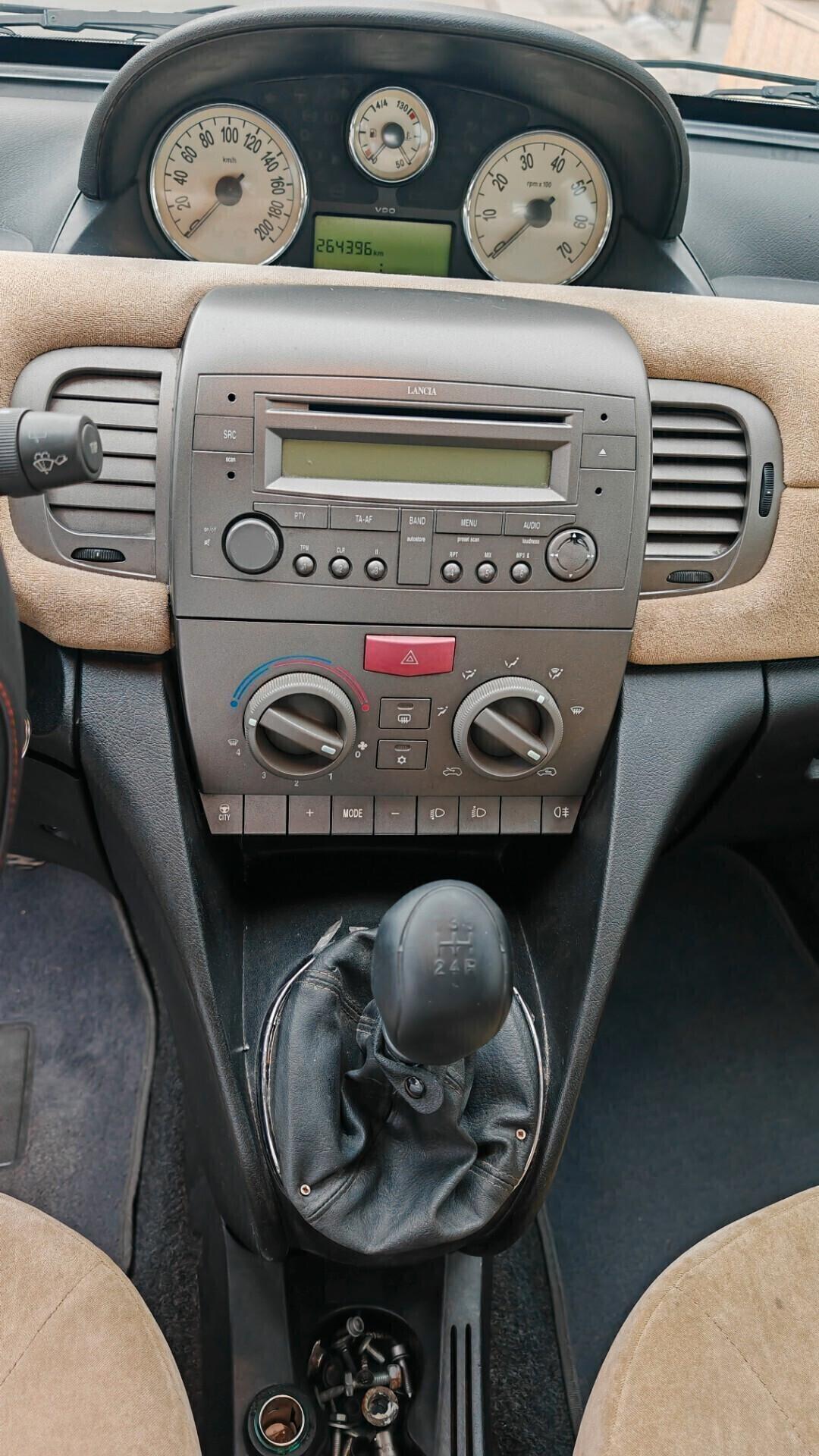 Lancia Ypsilon 1.2 16V Platino