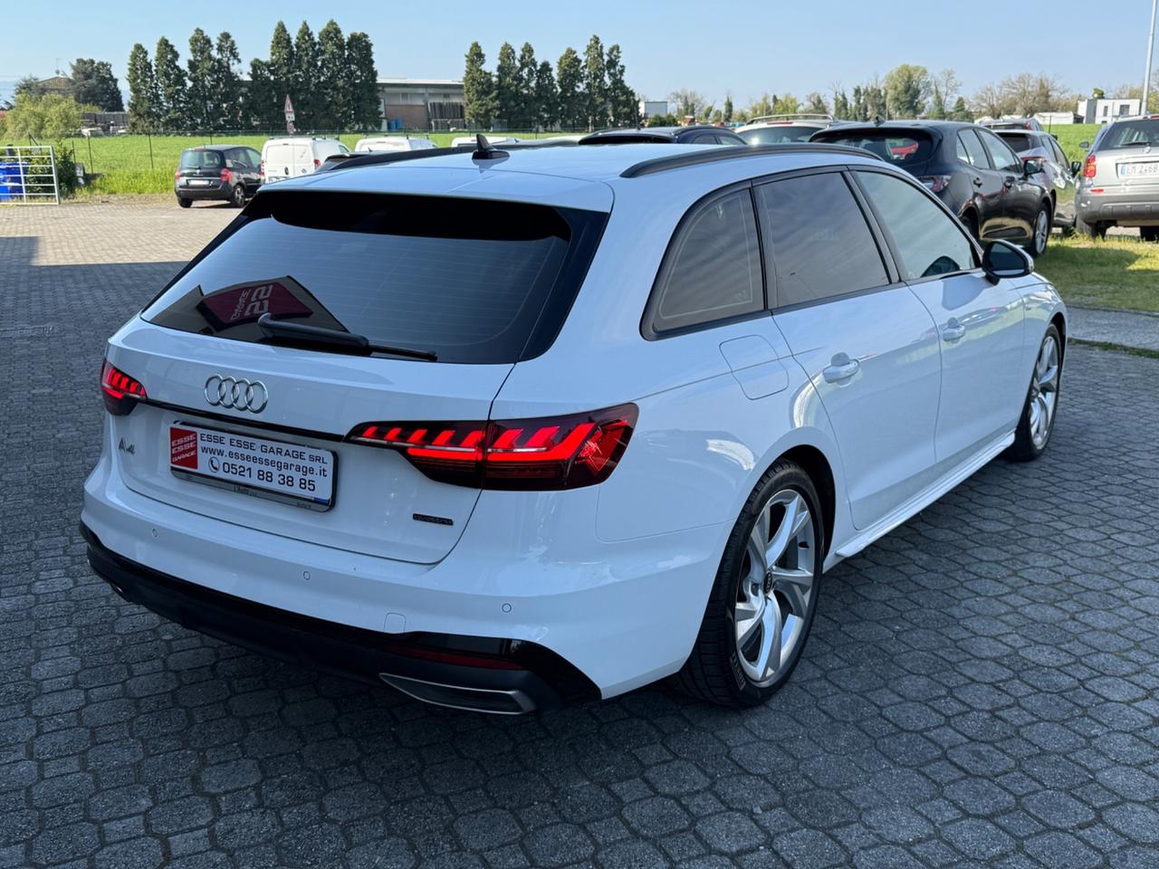 Audi A4 Avant 40 TDI quattro S tronic S line|BLACK LINE