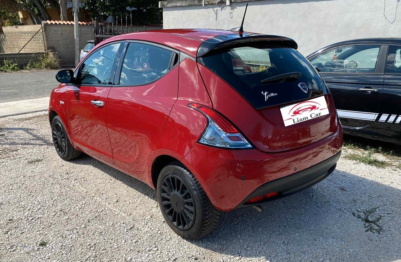 Lancia Ypsilon 1.0 Hybrid Ok Neop.