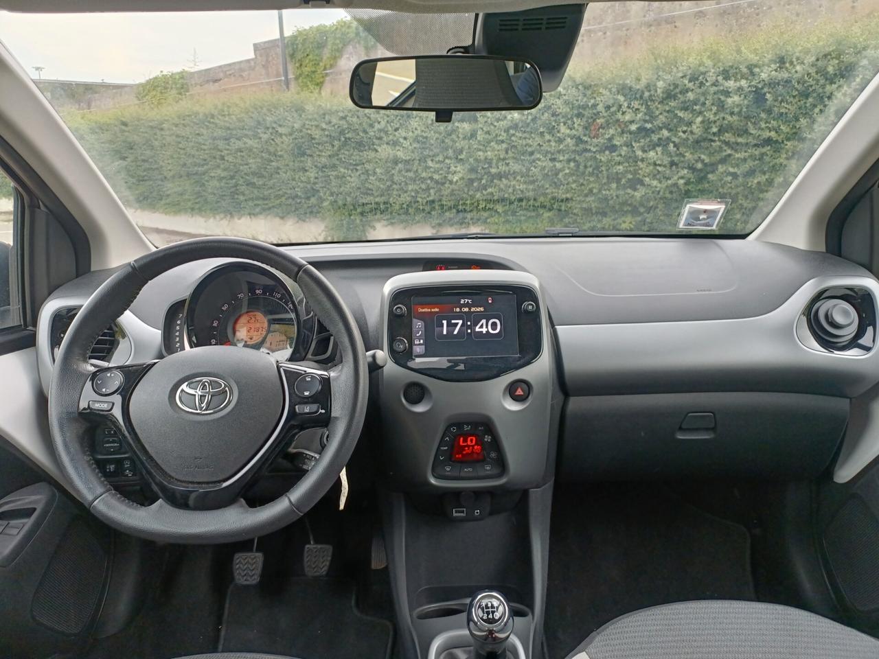 Toyota Aygo Connect 1.0 VVT-i 72 CV 5 porte x-clusiv