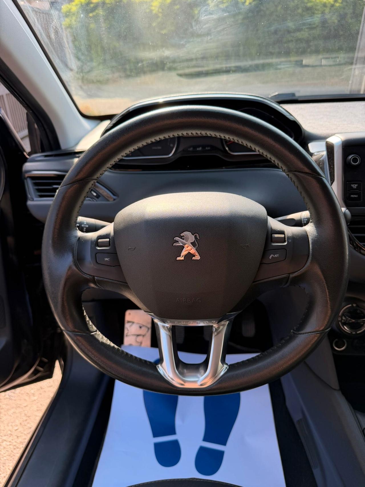 Peugeot 208 1.4 HDi 68 CV 5 porte Active Neopatentati