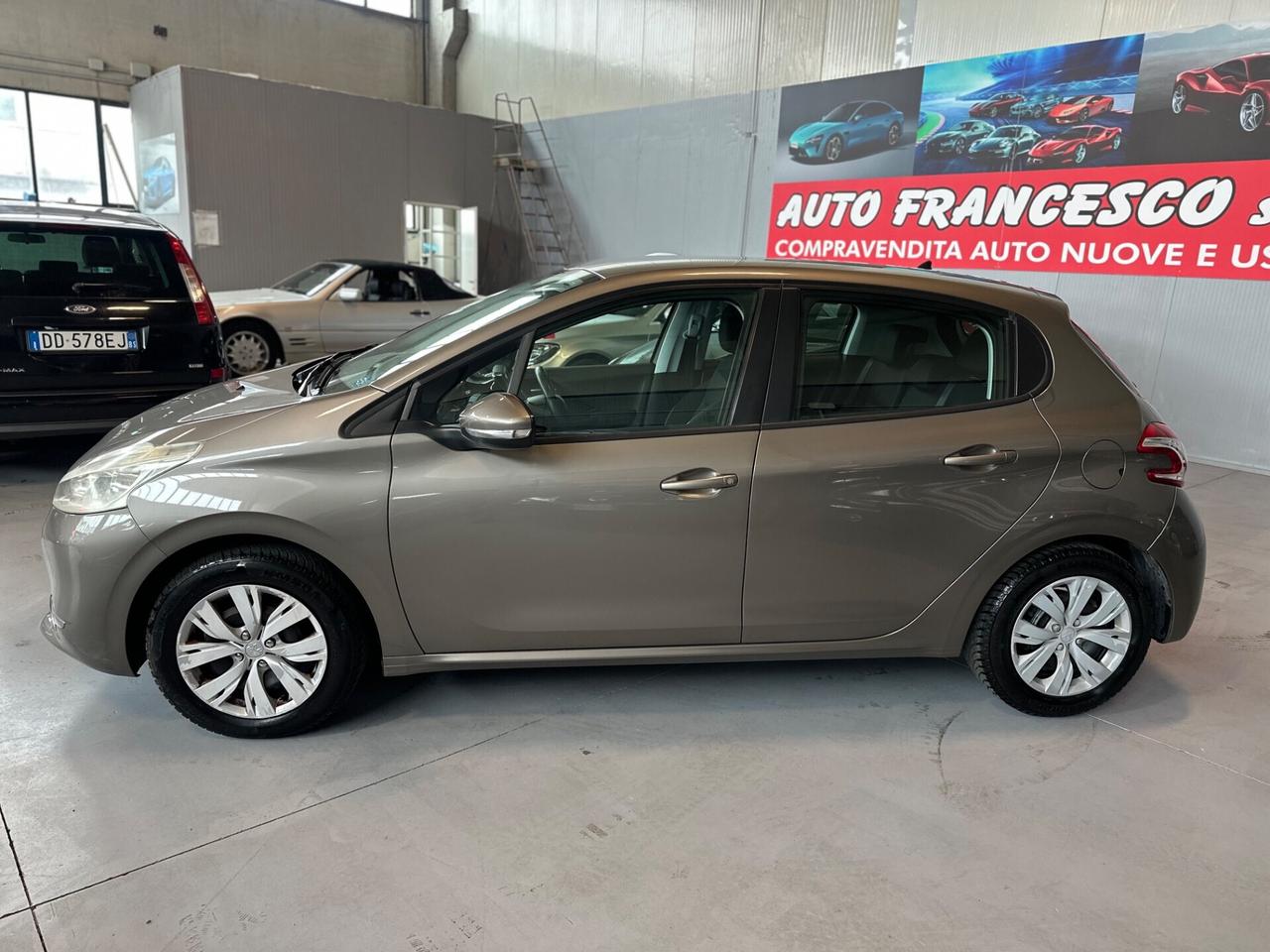 Peugeot 208 1.4 HDi 68 CV 5 porte Allure
