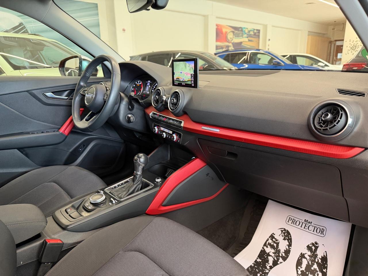 Audi Q2 30 TFSI Business Design Gancio Traino