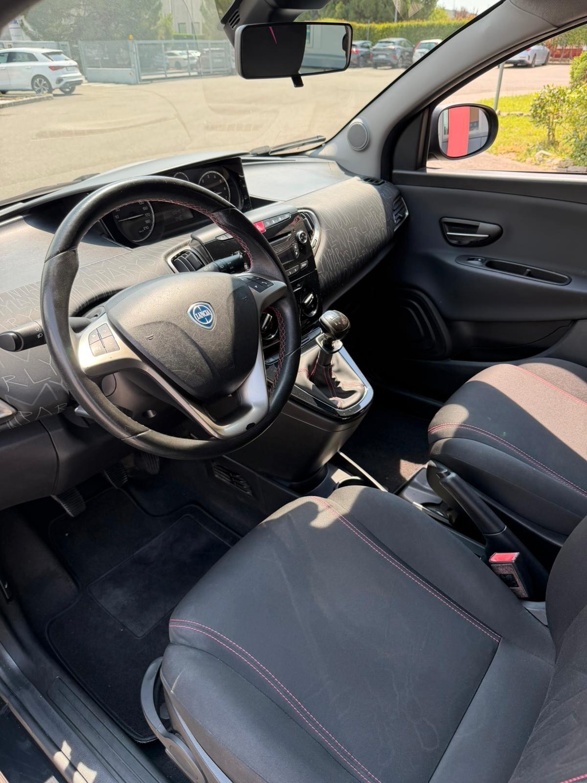 Lancia Ypsilon 0.9 TwinAir 85 CV 5 porte Benzina Metano Ecochic