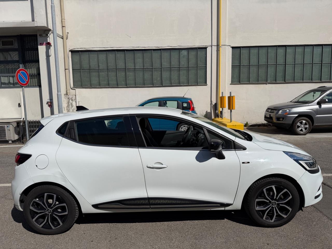 Renault Clio TCe 12V 75 CV 5 porte Moschino Zen