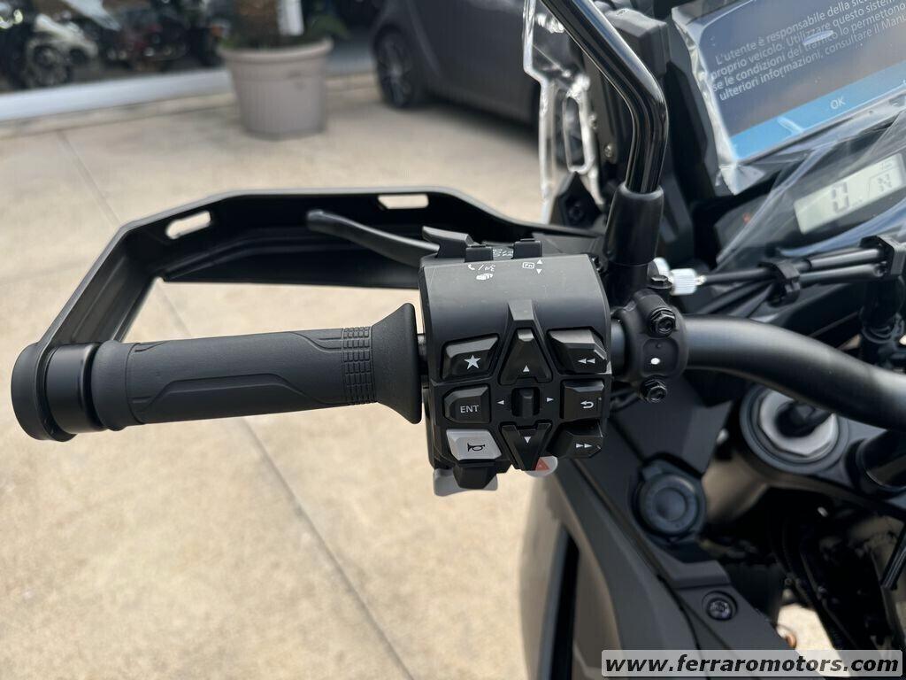 Honda Africa Twin automatica tris valigie