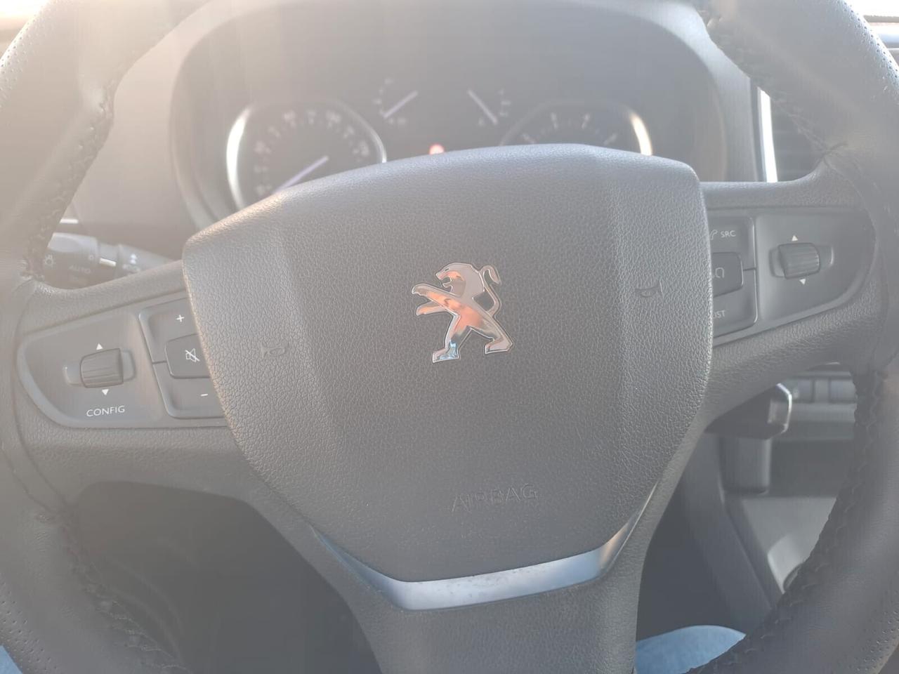 Peugeot Traveller 9 posti