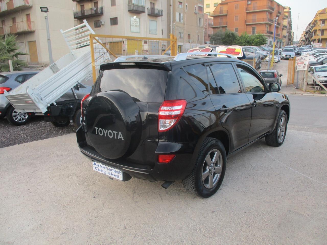 Toyota RAV 4 D-4D 150 CV CON GANGIO TRAINO 2013