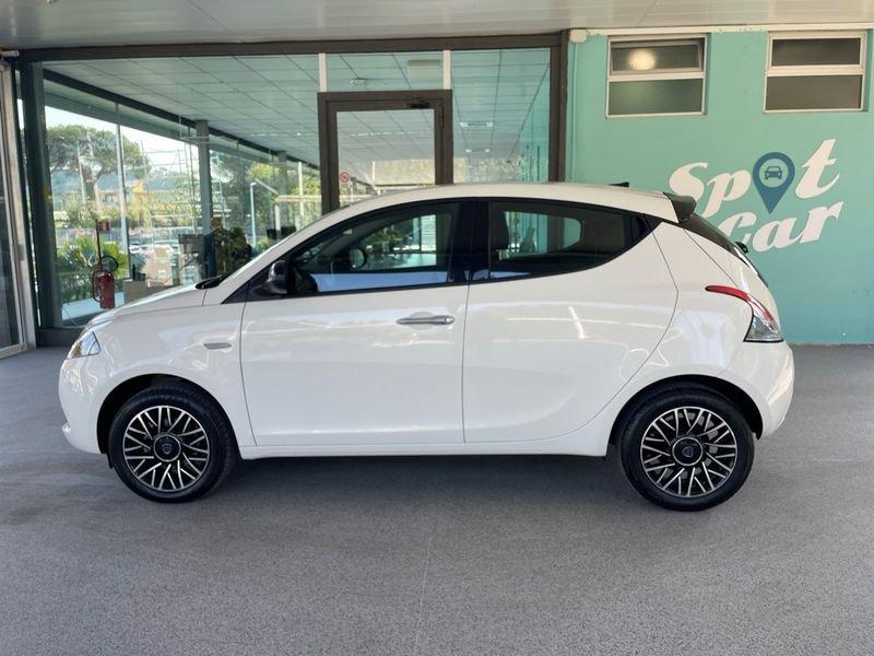 Lancia Ypsilon 1.0 FireFly 70cv Hybrid Platino