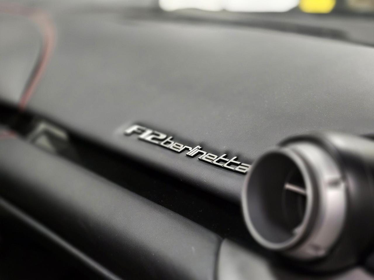 Ferrari F12 Berlinetta 6.3 740CV SERVICE BOOK_LED_CARBONIO_TOP