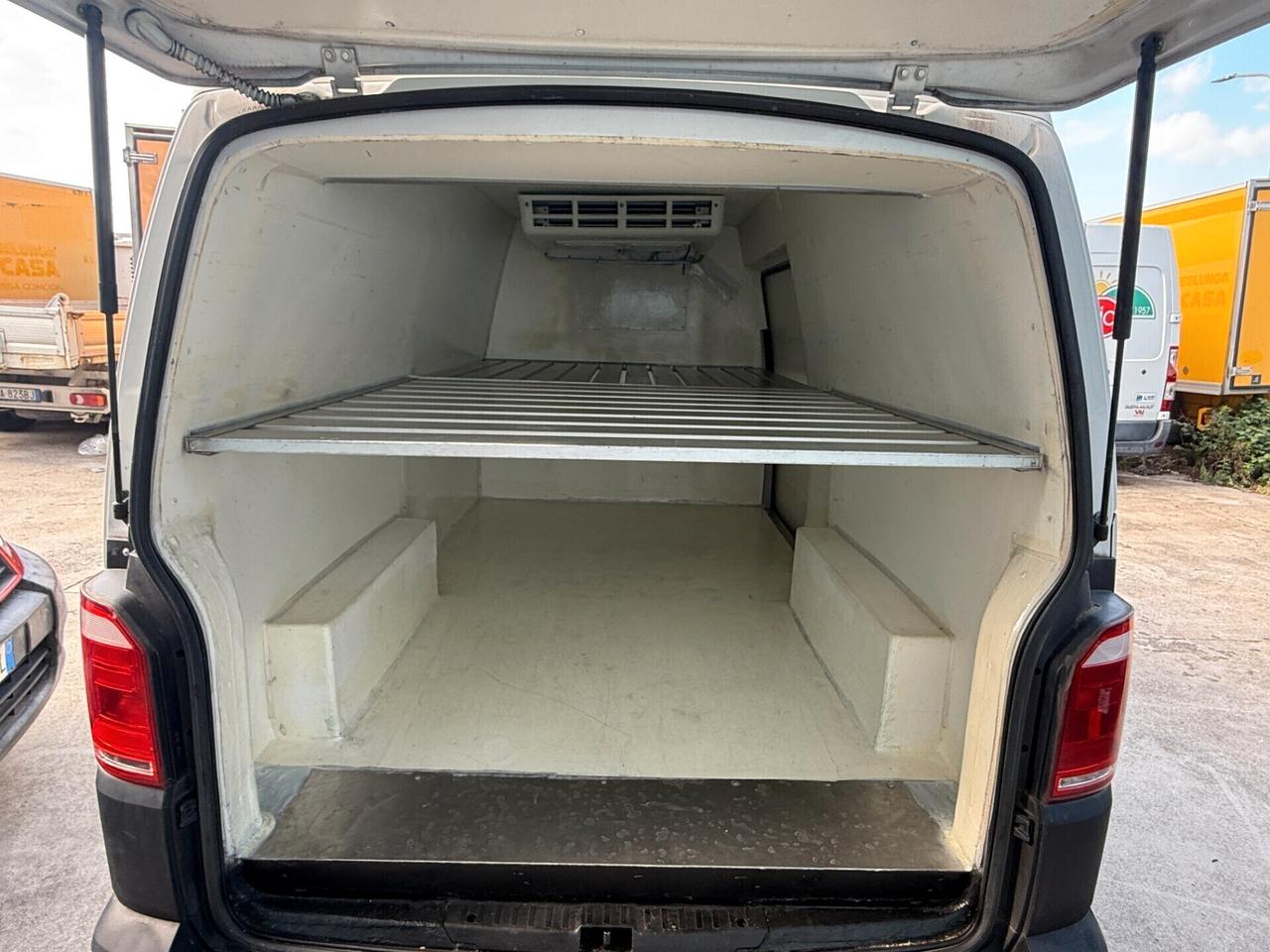 Volkswagen T6 Transporter 160 CV/150000 KM/L1H2/COIBENTATO/2016