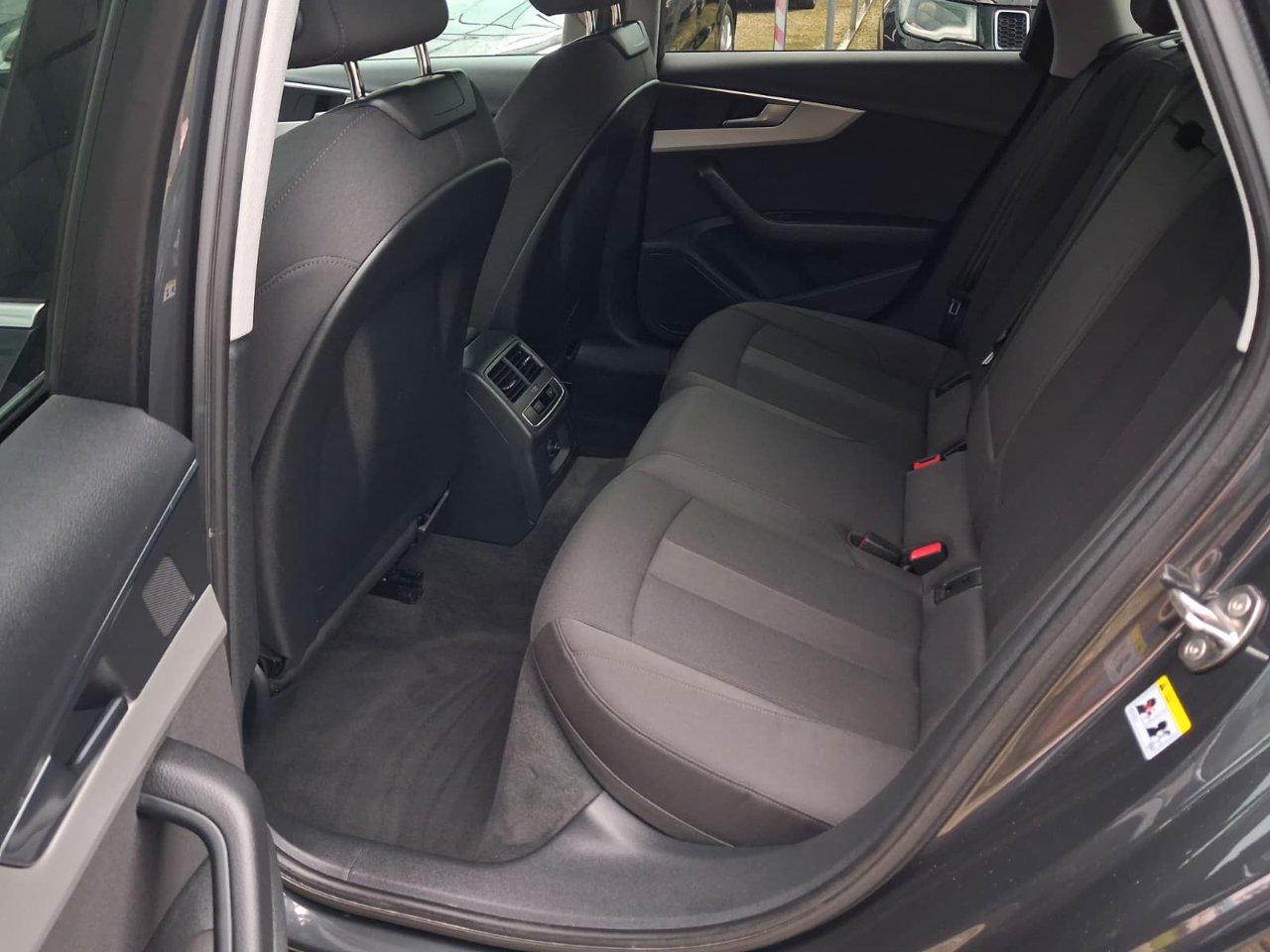Audi A4 Avant 30 2.0 tdi mhev Business Advanced 136cv s-tronic
