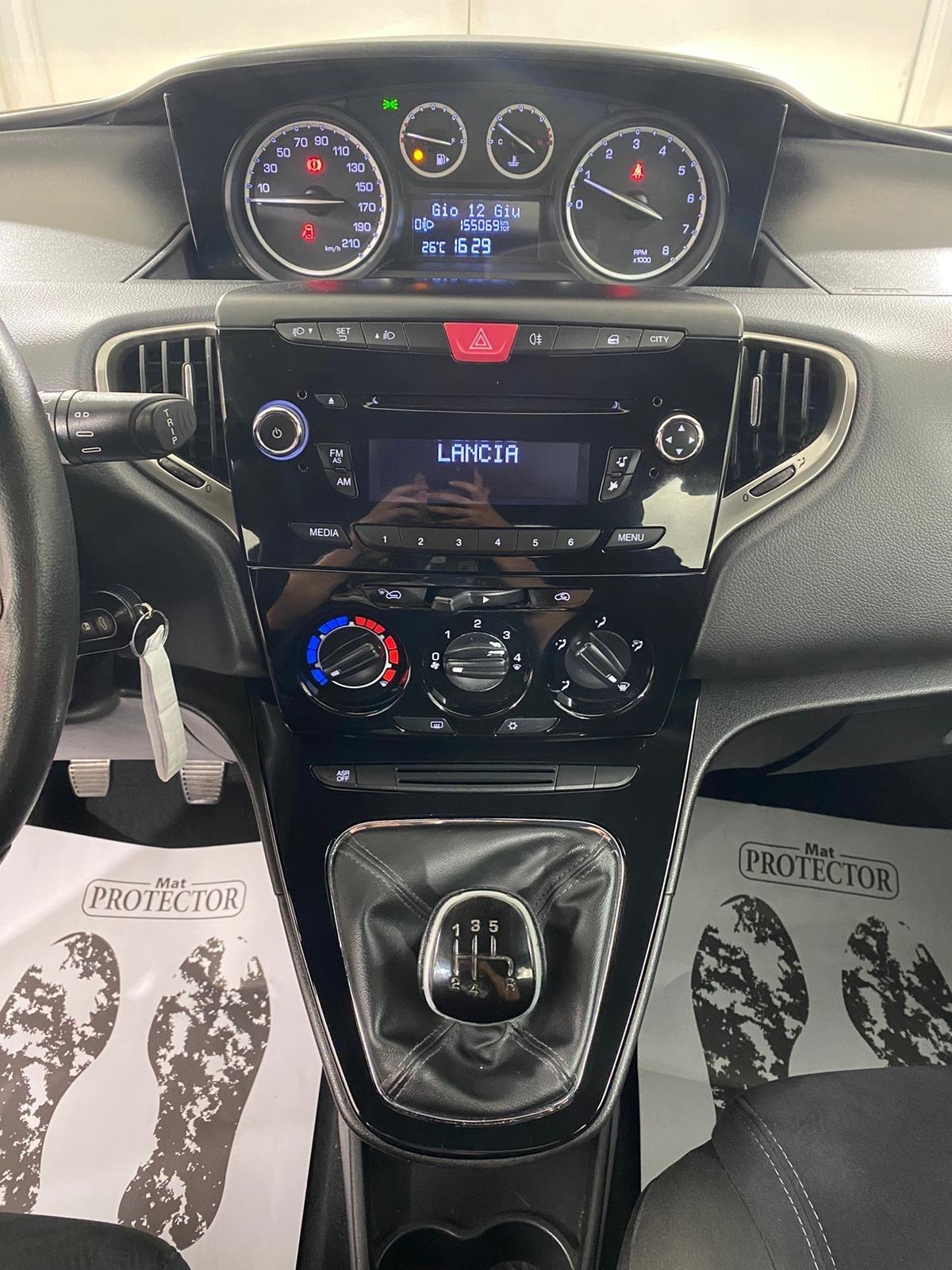 Lancia Ypsilon 1.2 69 CV *NEOPATENTATI*