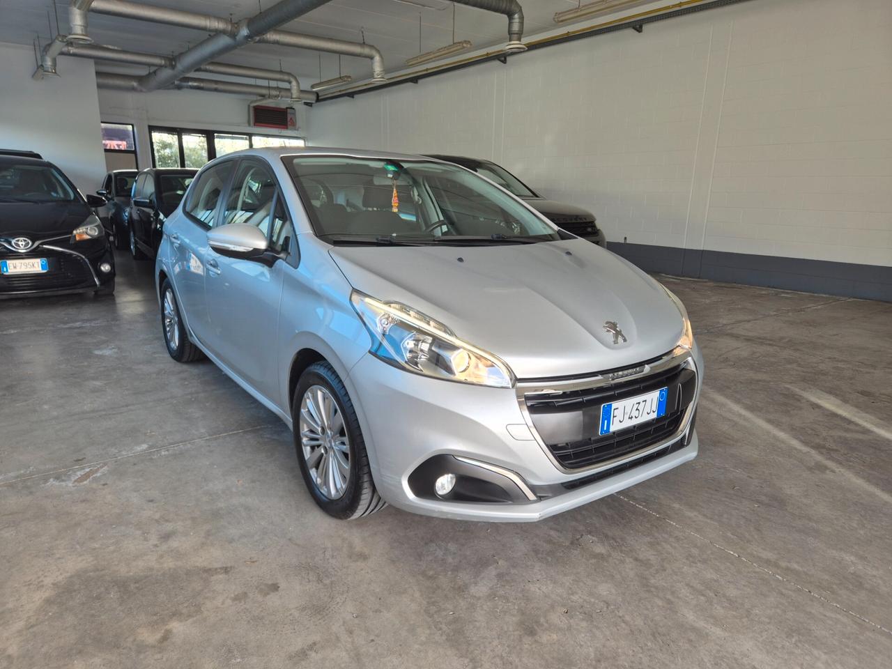 Peugeot 208 PureTech 82 5p. GPL Allure