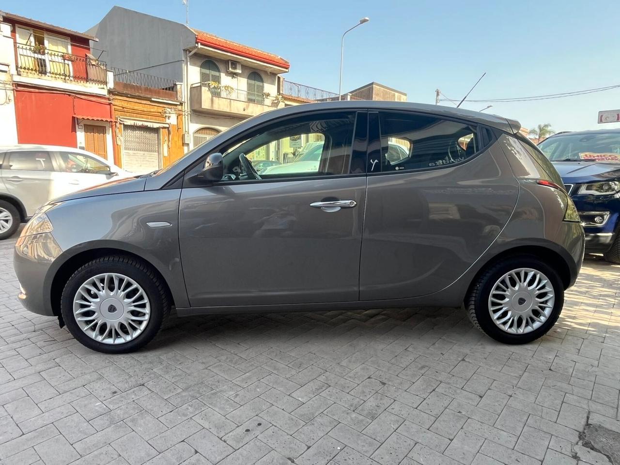 Lancia Ypsilon 1.2 FIRE 69 CV 5 porte Gold