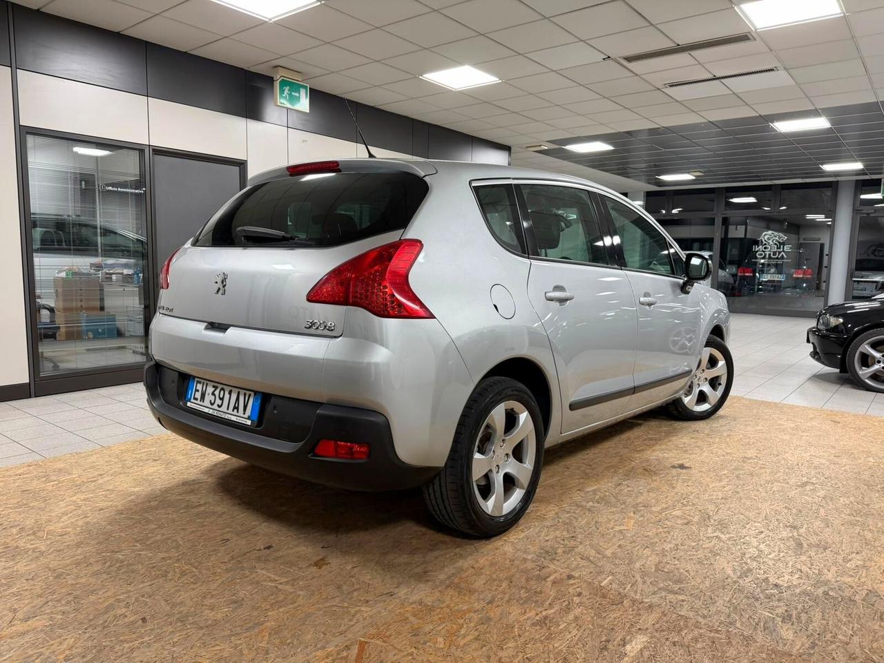 PEUGEOT 3008 1.6 HDi 115CV BUSINESS
