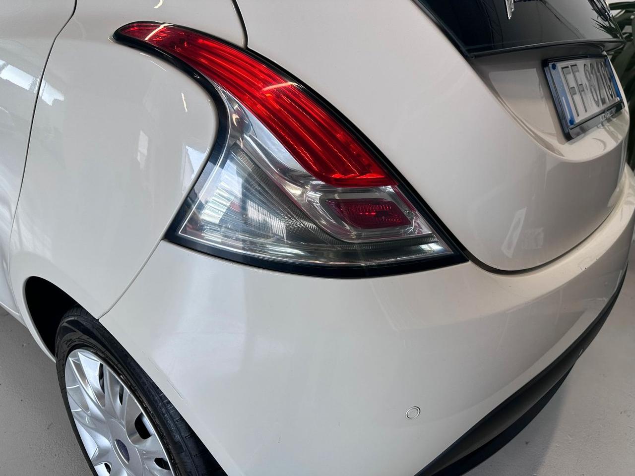 Lancia Ypsilon 5 Porte Ypsilon 1.2 Silver 69cv