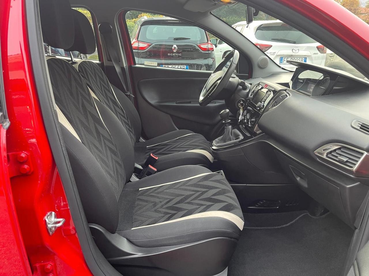 Lancia Ypsilon 1.2 69 CV 5 porte