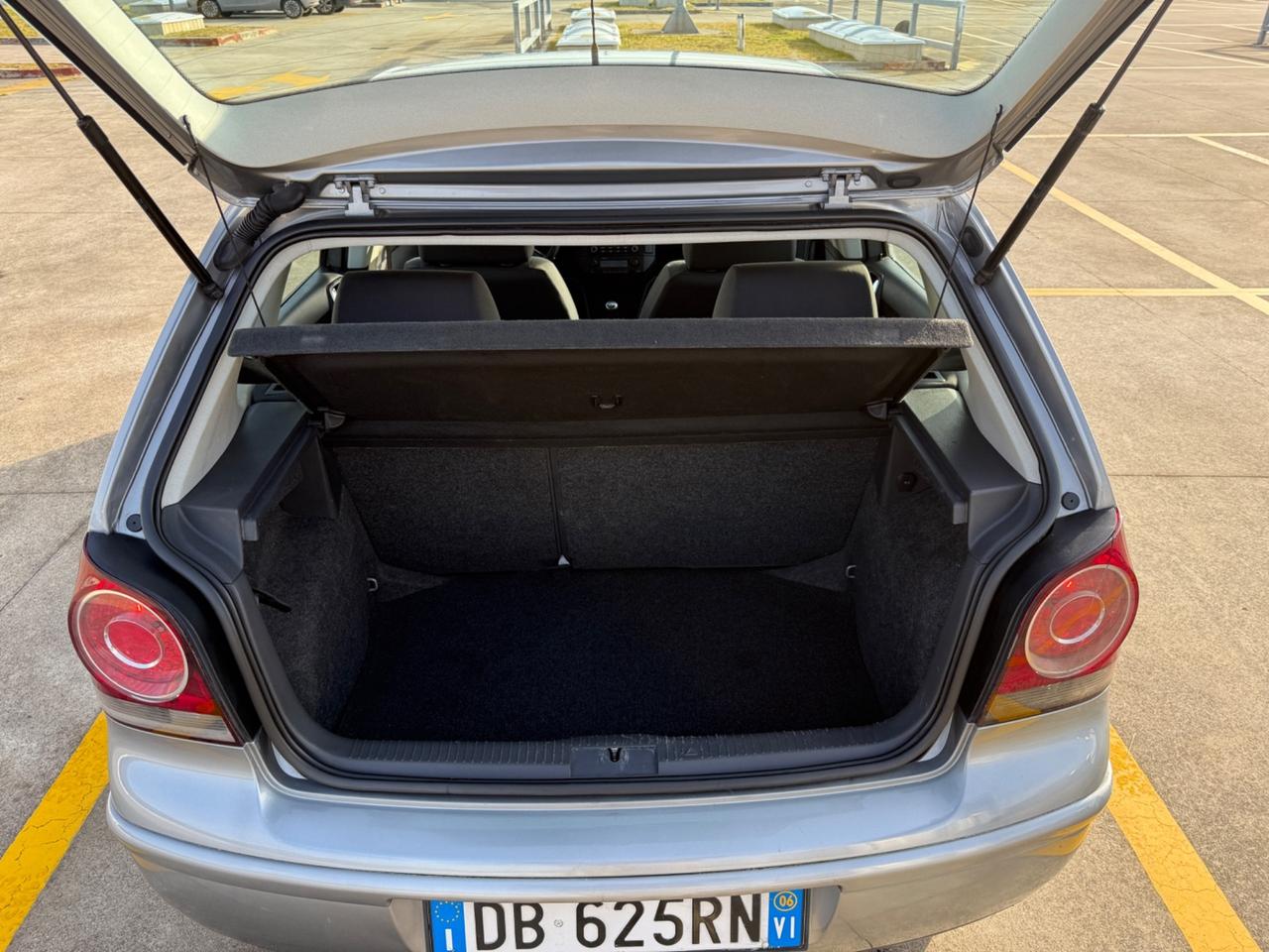 Volkswagen Polo 1.4/69CV TDI 5p. Sportline NEOPATENTI