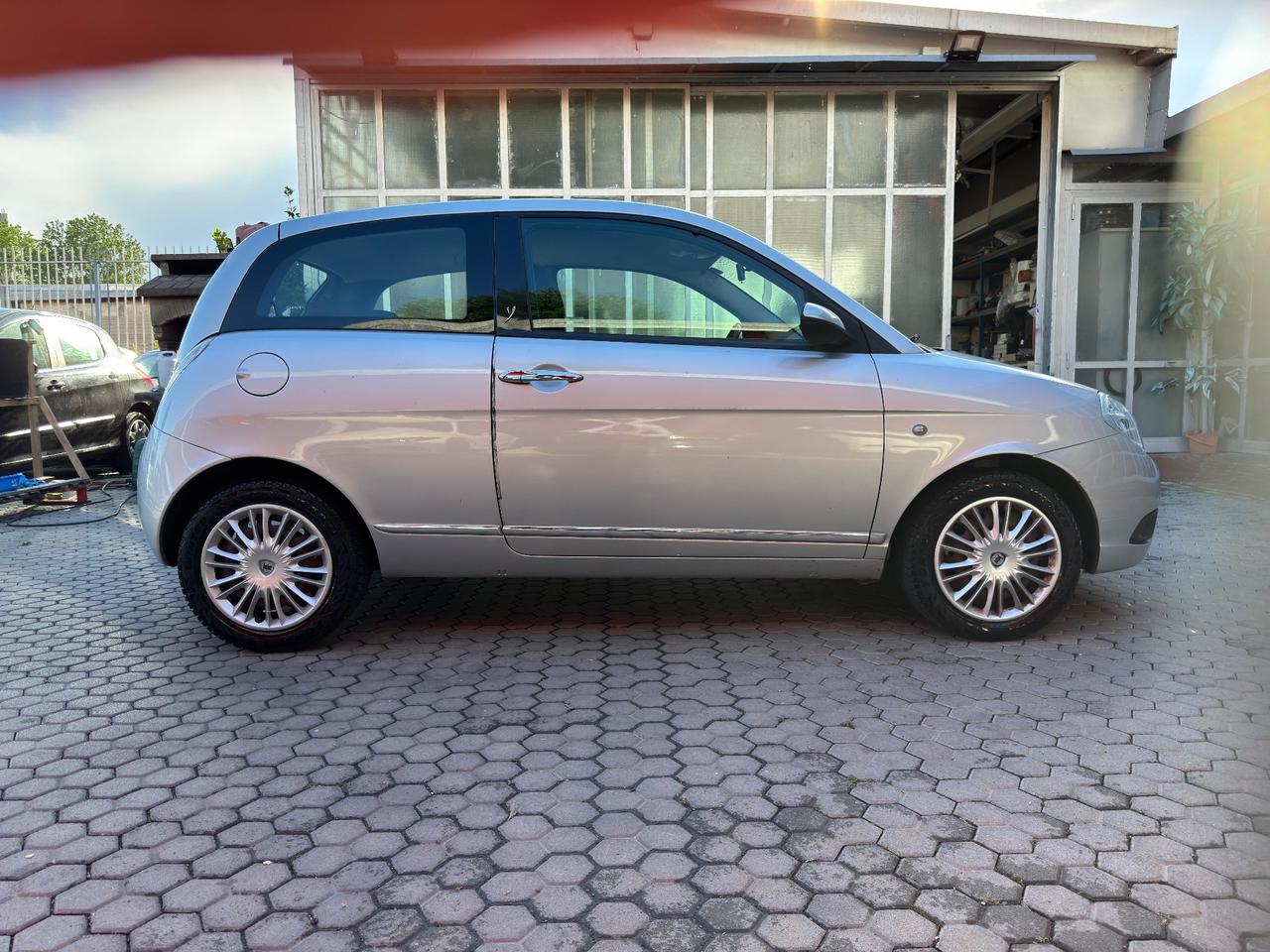 Lancia Ypsilon ADATTA A NEOPATENTATI 1.2 Argento